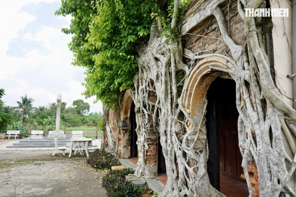 Độc đáo đình cổ được 