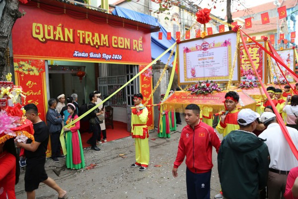 Độc đáo lễ hội Tiên Công: Con rể quỳ đón mừng bố vợ thượng thọ