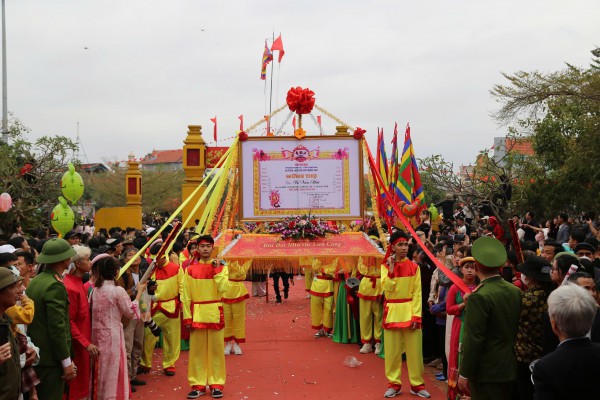 Độc đáo lễ hội Tiên Công: Con rể quỳ đón mừng bố vợ thượng thọ