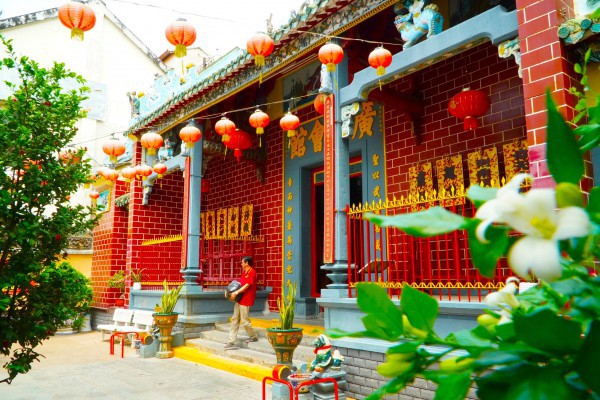 Độc đáo ngôi chùa cổ gần 130 năm tuổi ở bến Ninh Kiều