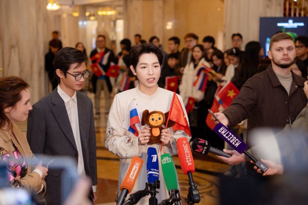 Đức Phúc nói gì khi bị báo chí phương Tây quy chụp giới tính? Đức Phúc nói gì khi bị báo chí phương Tây quy chụp giới tính?