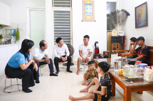 ”Ông bụt” viết chuyện cổ tích giữa đại ngàn
