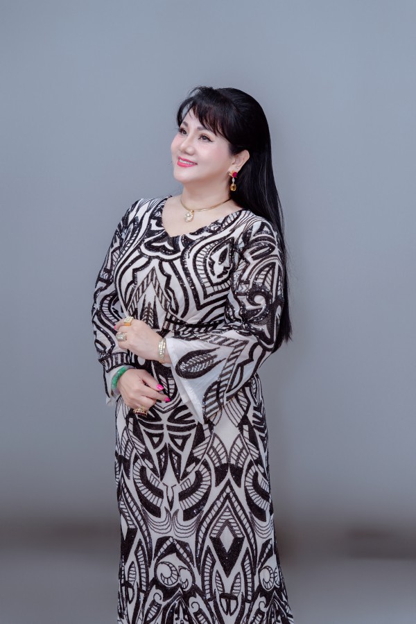 40 năm làm nghệ thuật, ‘nữ hoàng rock’ ra sao ở tuổi 62?