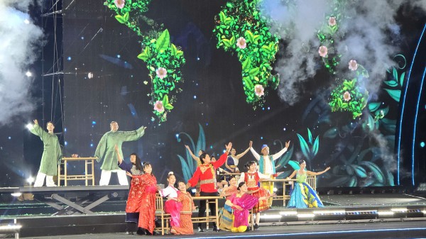 Biểu diễn nghệ thuật tại Lễ hội trà quốc tế thu hút hơn 15.000 người