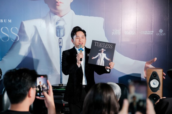 Ca sĩ Tùng Dương: Tôi không thể hát nhạc xưa theo lối hát như anh Tuấn Ngọc