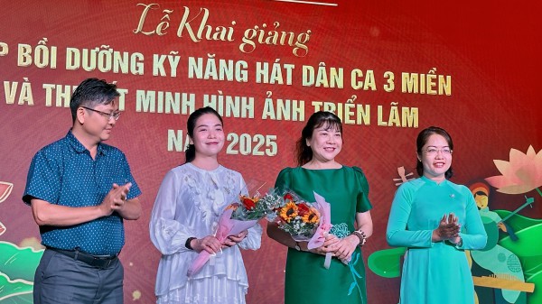 Cán bộ văn hóa TP.HCM học hát dân ca 3 miền