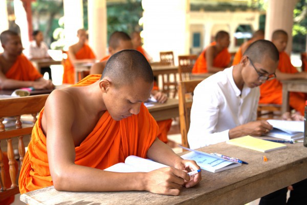 Cận cảnh chùa Hang hàng trăm tuổi giữa Cận cảnh chùa Hang hàng trăm tuổi giữa