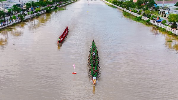 Cận cảnh đua ghe ngo tại lễ hội Ooc Om Boc Vĩnh Long