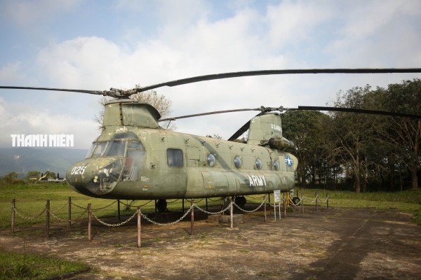 Cận cảnh quá trình lắp đặt máy bay C-119 tại sân bay Tà Cơn