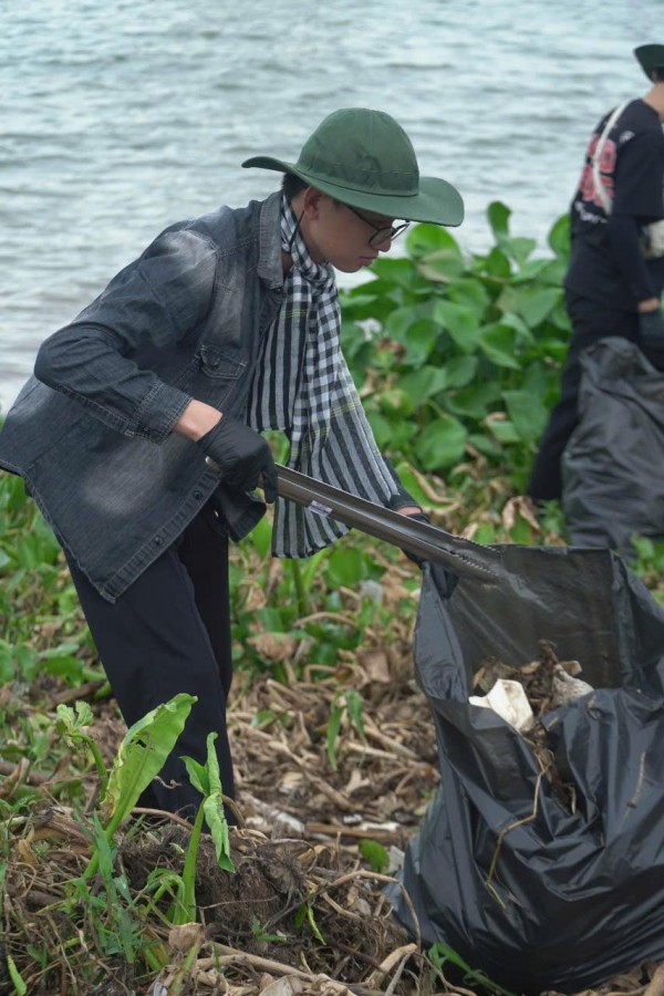 Chàng sinh viên lặng lẽ 