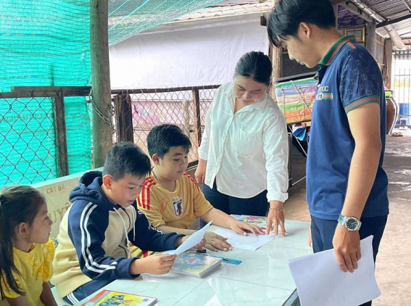 Chàng trai gen Z cùng hành trình gieo nắng sưởi ấm cho đời