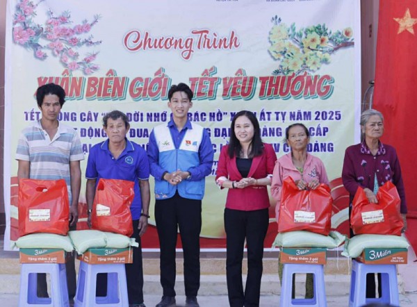 Chàng trai gen Z cùng hành trình gieo nắng sưởi ấm cho đời