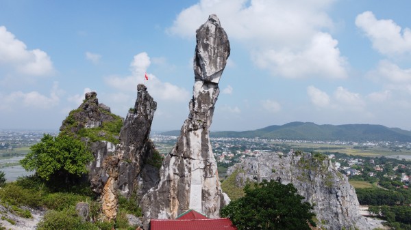 Chi 17 tỉ đồng để cứu di tích quốc gia Hòn Vọng Phu Chi 17 tỉ đồng để cứu di tích quốc gia Hòn Vọng Phu