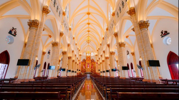 Chiêm ngưỡng nhà thờ Lãng Vân bên đầm ngập nước Vân Long