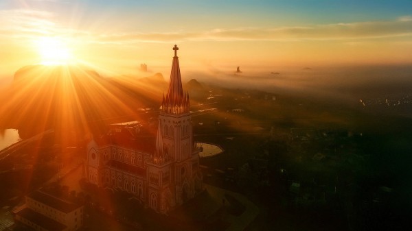 Chiêm ngưỡng nhà thờ Lãng Vân bên đầm ngập nước Vân Long