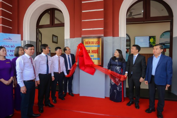 Chuyến tàu di sản miền Trung có gì sau khi được 