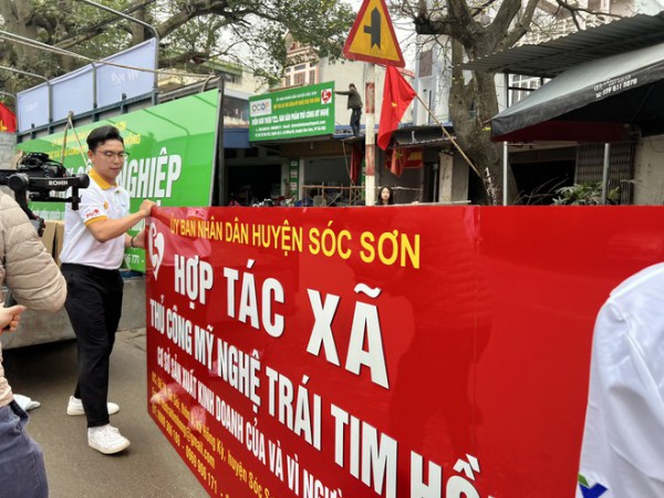 Chuyến xe tử tế mang yêu thương sưởi ấm những “trái tim hồng”