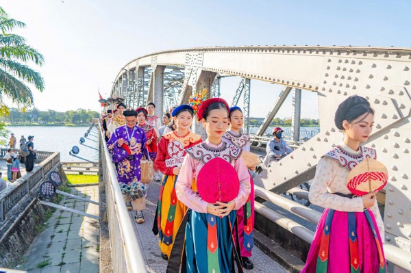 Cổ phục Việt trỗi dậy Cổ phục Việt trỗi dậy