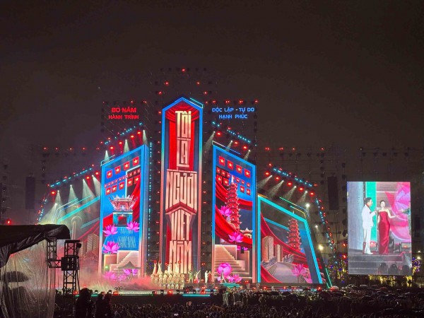 Concert Việt Nam trong tôi hướng tới đồng bào miền Trung Concert Việt Nam trong tôi hướng tới đồng bào miền Trung