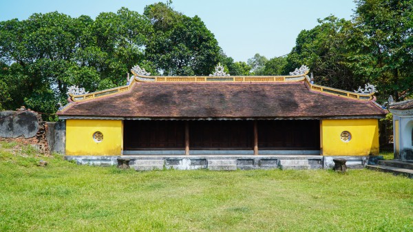 Di tích điện Voi Ré, nơi thờ voi chiến triều Nguyễn, đang xuống cấp