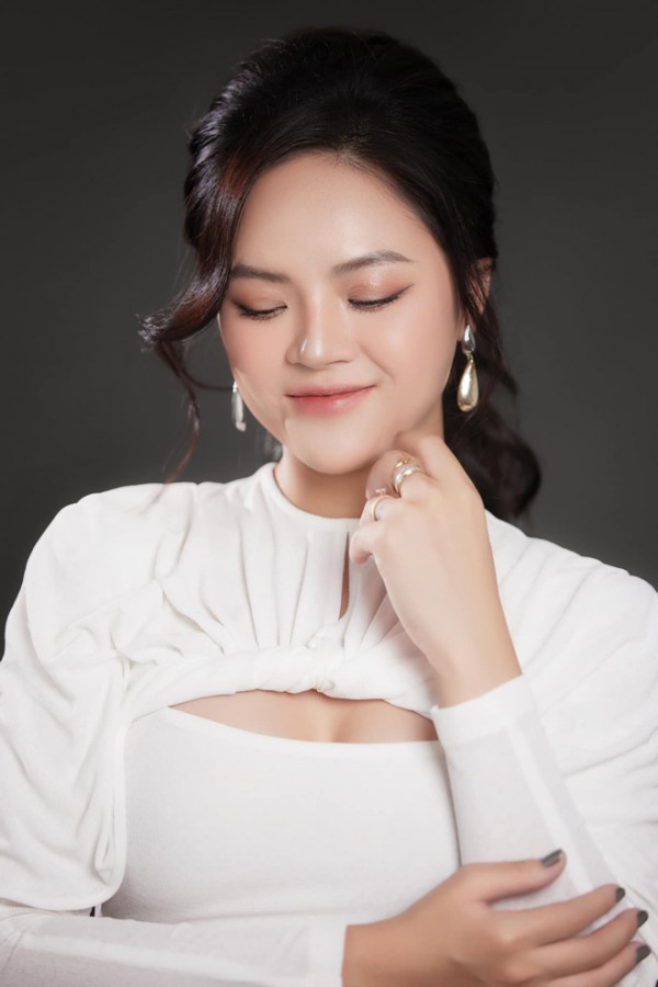 Diễn viên Việt tuần qua: Bảo Anh hiếm hoi khoe ảnh vợ con, dàn sao nổi bật tại Cánh diều Vàng 2023