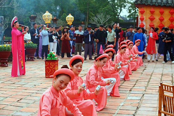 Du khách hứng thú với tết Huế trong Hoàng cung triều Nguyễn