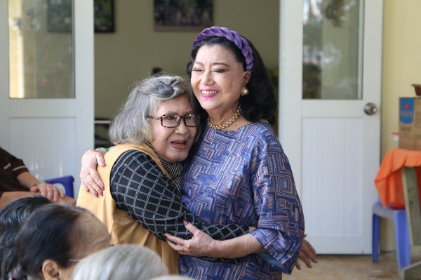 Giọt nước mắt hạnh phúc của NSND Kim Cương Giọt nước mắt hạnh phúc của NSND Kim Cương