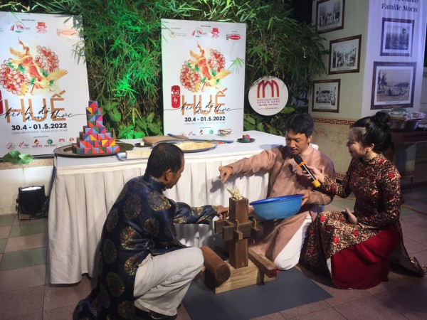 Giữ hương tết xưa: Hương bánh cung đình thất truyền trở lại