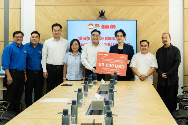 Hà Anh Tuấn và khán giả ủng hộ hơn 1,3 tì đồng cho đồng bào vùng bão lũ Hà Anh Tuấn và khán giả ủng hộ hơn 1,3 tì đồng cho đồng bào vùng bão lũ