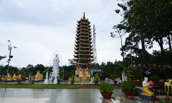 Hà Tiên thập cảnh: Di tích thành xưa ở chùa Tam Bảo