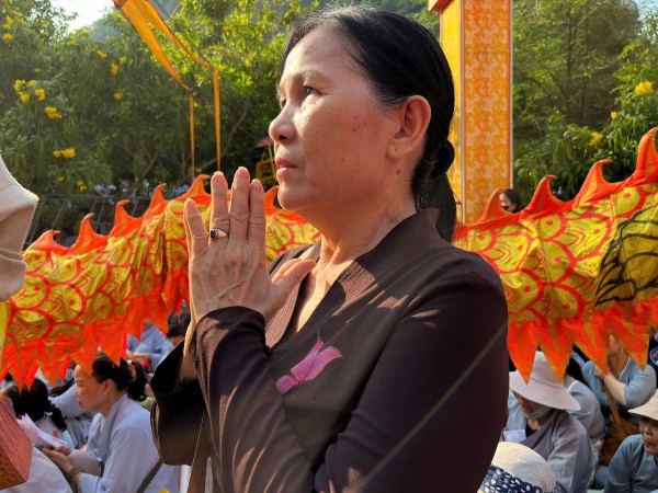 Hàng ngàn người thành kính dự lễ vía Quán Thế Âm