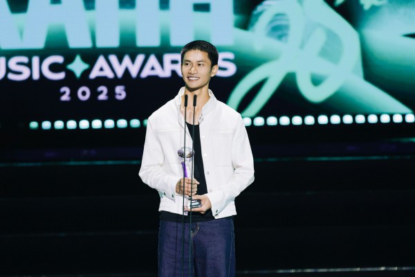 Hòa Minzy bật khóc, Nguyễn Hùng 