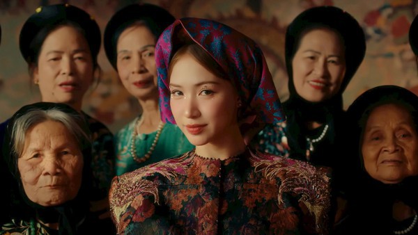 Hòa Minzy nhận tin vui mới