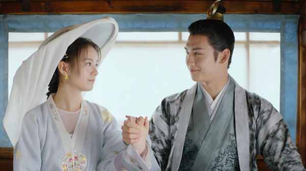 Hoa nở trăng vừa tròn - Cuộc hoán đổi định mệnh