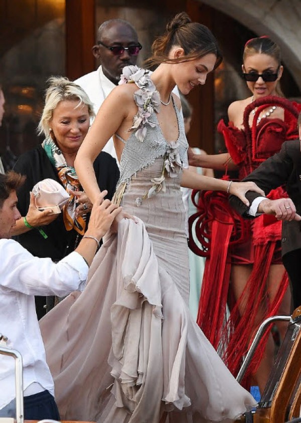 Jeff Bezos là ai mà đám cưới khiến cả thế giới phải dõi theo?