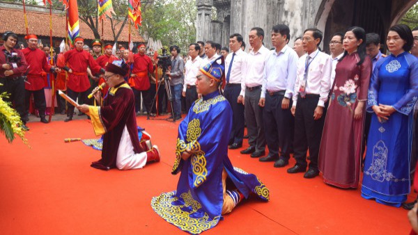 Khai hội đền Bà Triệu