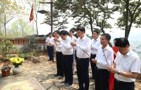 Khai hội đền Bà Triệu