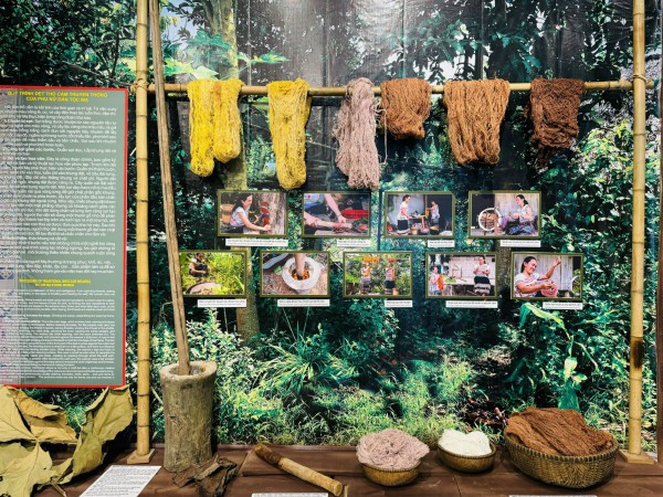 Khám phá nghề dệt thổ cẩm độc đáo của phụ nữ dân tộc Mạ