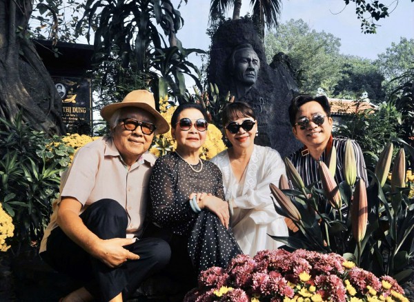 Khánh Ly về nước ra mắt cuốn sách đầu tiên về 80 năm cuộc đời