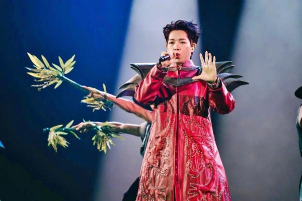 Khi Thánh Gióng cưỡi ngựa ra thế giới