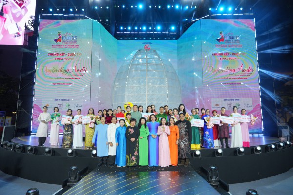 Lan tỏa tình yêu và niềm tự hào với tà áo dài dân tộc