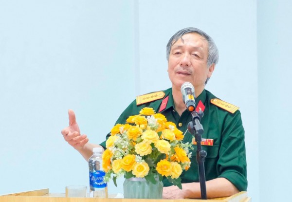 Lịch sử nhìn từ tháp pháo Lịch sử nhìn từ tháp pháo