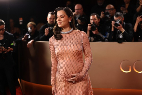 Lisa, Jennifer Lawrence gợi cảm trên thảm đỏ Quả cầu vàng 2026