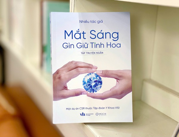”Mắt sáng gìn giữ tinh hoa”: Khi bác sĩ và nhân viên y tế cùng viết sách ”Mắt sáng gìn giữ tinh hoa”: Khi bác sĩ và nhân viên y tế cùng viết sách