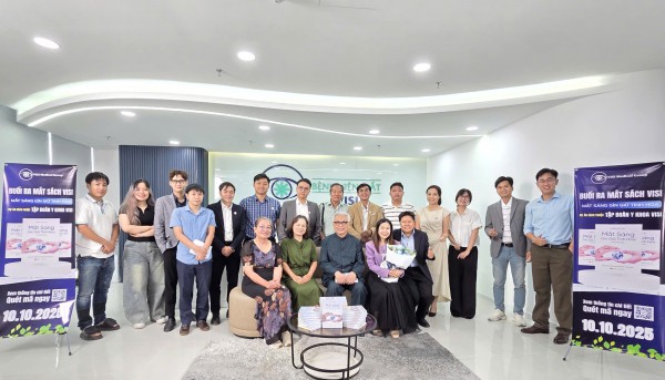 ”Mắt sáng gìn giữ tinh hoa”: Khi bác sĩ và nhân viên y tế cùng viết sách ”Mắt sáng gìn giữ tinh hoa”: Khi bác sĩ và nhân viên y tế cùng viết sách