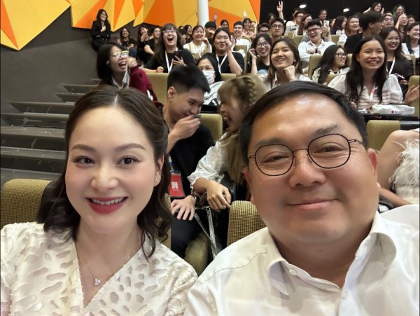 NSND Bạch Tuyết, H
