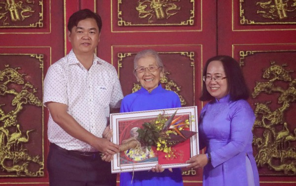 NSND Kim Cương, Minh Vương xúc động khi được tri ân trong ngày giỗ Tổ sân khấu