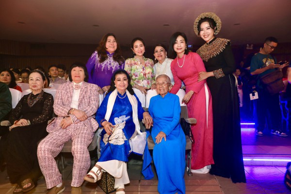 NSND Kim Cương, Minh Vương xúc động khi được tri ân trong ngày giỗ Tổ sân khấu