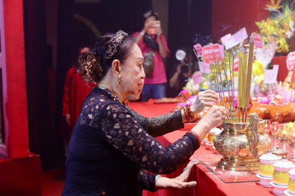 NSND Kim Cương, Minh Vương xúc động khi được tri ân trong ngày giỗ Tổ sân khấu