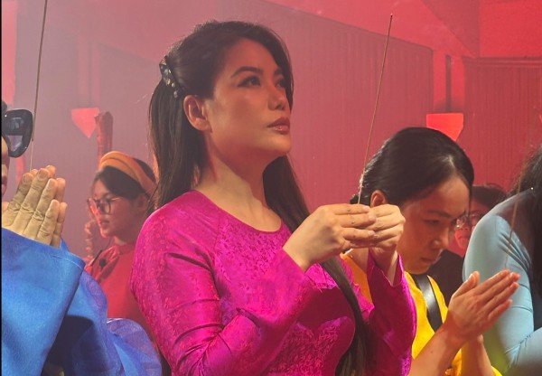 NSND Kim Cương, Minh Vương xúc động khi được tri ân trong ngày giỗ Tổ sân khấu